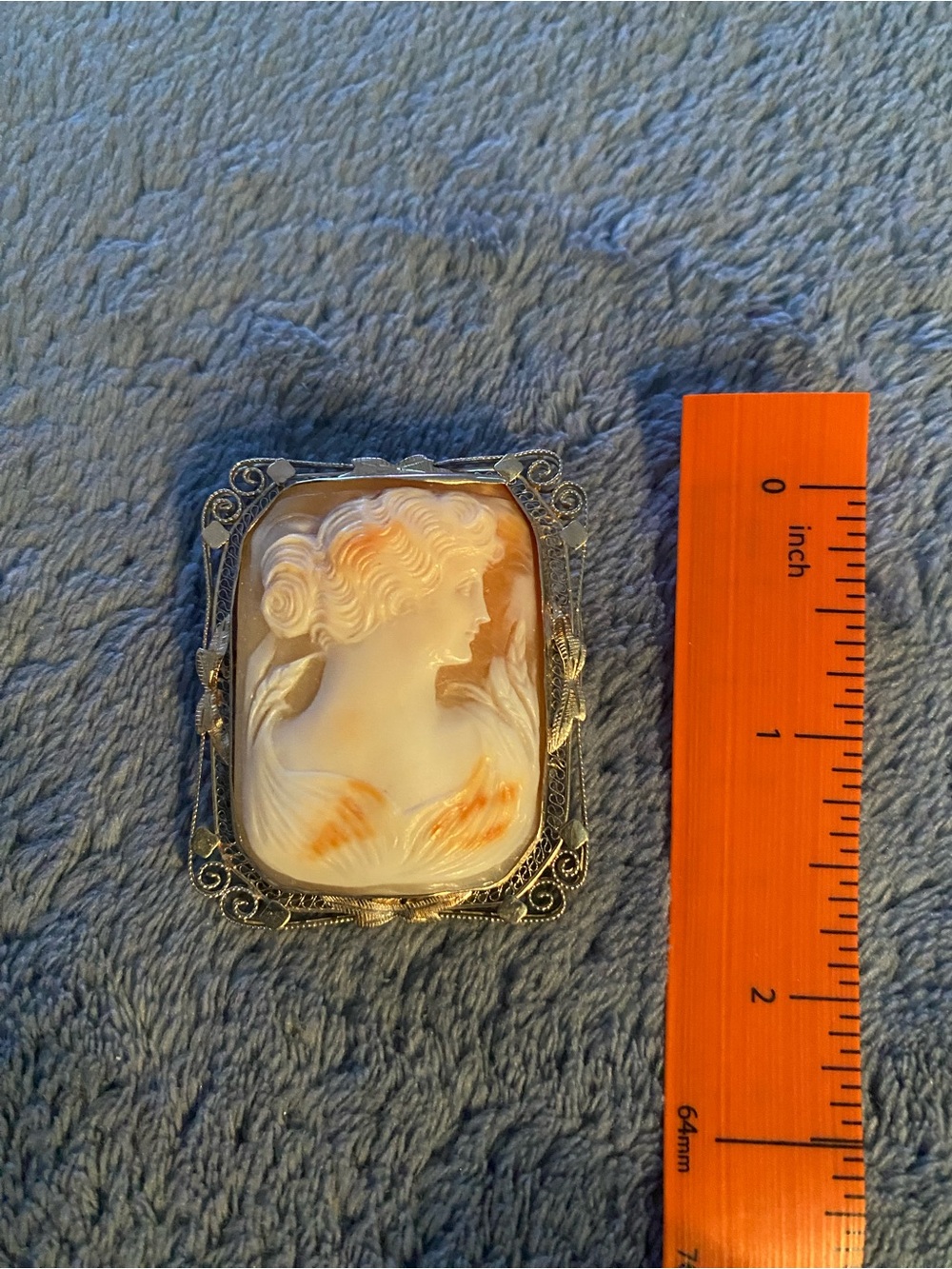 Vintage Carved Shell Cameo Brooch Pin - Cream and Warm Amber - Picture 6 of 6